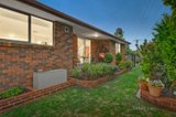 https://images.listonce.com.au/custom/160x/listings/1-herald-court-glen-waverley-vic-3150/907/00605907_img_09.jpg?x9ROme-KJxU