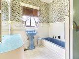https://images.listonce.com.au/custom/160x/listings/1-hillside-parade-box-hill-north-vic-3129/598/01743598_img_07.jpg?t1tFFdSS8RY