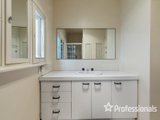 https://images.listonce.com.au/custom/160x/listings/1-hinkley-avenue-croydon-vic-3136/671/01525671_img_08.jpg?RxKT2-q10Yk