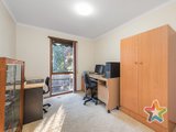 https://images.listonce.com.au/custom/160x/listings/1-james-milne-drive-croydon-north-vic-3136/613/01525613_img_12.jpg?VZU3Gqc8d0k