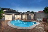 https://images.listonce.com.au/custom/160x/listings/1-jean-street-mckinnon-vic-3204/069/01341069_img_15.jpg?5v_JBFW6U4U