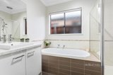 https://images.listonce.com.au/custom/160x/listings/1-larnook-place-south-morang-vic-3752/819/01247819_img_09.jpg?w1MRC_PAxZ0