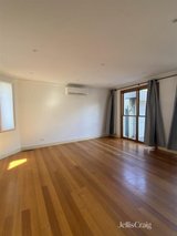 https://images.listonce.com.au/custom/160x/listings/1-little-withers-street-albert-park-vic-3206/799/01886799_img_04.jpg?wl5uTVOeC_o