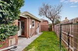 https://images.listonce.com.au/custom/160x/listings/1-loch-rae-court-hawthorn-vic-3122/691/01888691_img_11.jpg?yFHP3q0O_zQ