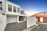 https://images.listonce.com.au/custom/160x/listings/1-mckillop-place-geelong-vic-3220/770/01698770_img_20.jpg?jFFsI6LVrb4