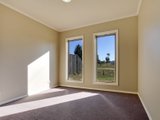 https://images.listonce.com.au/custom/160x/listings/1-monaghan-street-castlemaine-vic-3450/296/00616296_img_09.jpg?eANuXb9DXik