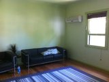 https://images.listonce.com.au/custom/160x/listings/1-murphy-street-castlemaine-vic-3450/286/00616286_img_02.jpg?EgDQdf4kz1A