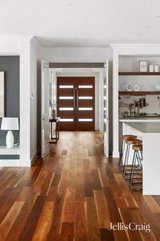 https://images.listonce.com.au/custom/160x/listings/1-osborne-avenue-bentleigh-vic-3204/340/01951340_img_20.jpg?I48mOIcqT9E