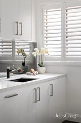 https://images.listonce.com.au/custom/160x/listings/1-osborne-avenue-bentleigh-vic-3204/340/01951340_img_25.jpg?yMOEvrPyIVM