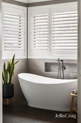 https://images.listonce.com.au/custom/160x/listings/1-osborne-avenue-bentleigh-vic-3204/340/01951340_img_30.jpg?RZVWvxFCy-M