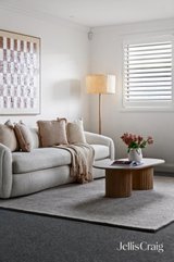 https://images.listonce.com.au/custom/160x/listings/1-osborne-avenue-bentleigh-vic-3204/340/01951340_img_32.jpg?TNw3njqLON8