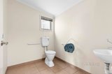 https://images.listonce.com.au/custom/160x/listings/1-paloma-court-hoppers-crossing-vic-3029/042/01609042_img_16.jpg?fpQzhEY2nlk