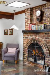https://images.listonce.com.au/custom/160x/listings/1-parsons-road-eltham-vic-3095/237/01987237_img_11.jpg?nE9RIhXph1c