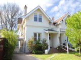 https://images.listonce.com.au/custom/160x/listings/1-peverill-street-balwyn-vic-3103/938/01683938_img_01.jpg?hMSXIraEPIc