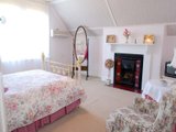 https://images.listonce.com.au/custom/160x/listings/1-peverill-street-balwyn-vic-3103/938/01683938_img_07.jpg?ny1RAfllhuc