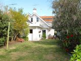https://images.listonce.com.au/custom/160x/listings/1-peverill-street-balwyn-vic-3103/938/01683938_img_08.jpg?1BI5RR1GipM