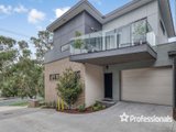 https://images.listonce.com.au/custom/160x/listings/1-portofino-close-mooroolbark-vic-3138/955/01525955_img_16.jpg?Izfp4QwTbPs