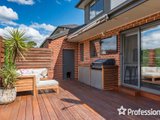 https://images.listonce.com.au/custom/160x/listings/1-prestige-close-mooroolbark-vic-3138/524/01526524_img_02.jpg?DW5Gyv14nw8