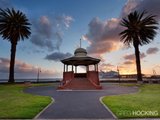 https://images.listonce.com.au/custom/160x/listings/1-princes-place-port-melbourne-vic-3207/151/01087151_img_11.jpg?ilzwXGmG5TY