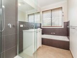 https://images.listonce.com.au/custom/160x/listings/1-saddleback-ridge-chirnside-park-vic-3116/293/01835293_img_06.jpg?ExIjZNL9MIE
