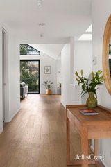 https://images.listonce.com.au/custom/160x/listings/1-sandra-avenue-eltham-vic-3095/111/01973111_img_04.jpg?EUMWNEIkXYs