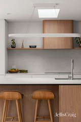 https://images.listonce.com.au/custom/160x/listings/1-sandra-avenue-eltham-vic-3095/111/01973111_img_08.jpg?3ZXm8LGmYCw