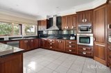 https://images.listonce.com.au/custom/160x/listings/1-sheoak-place-plenty-vic-3090/068/01938068_img_07.jpg?yt4ZMdnZwvw