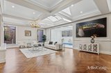 https://images.listonce.com.au/custom/160x/listings/1-stephens-street-balwyn-north-vic-3104/291/01740291_img_08.jpg?Ch04BtnNxNI