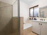 https://images.listonce.com.au/custom/160x/listings/1-tavistock-court-hamlyn-heights-vic-3215/374/01552374_img_06.jpg?yAp_DCKnDcE