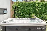https://images.listonce.com.au/custom/160x/listings/1-thames-promenade-chelsea-vic-3196/017/01821017_img_14.jpg?vY2IeQV5sbk