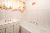 https://images.listonce.com.au/custom/160x/listings/1-the-esperance-lara-vic-3212/766/01699766_img_07.jpg?AtEntI_jv9Y