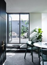 https://images.listonce.com.au/custom/160x/listings/1-tudor-st-richmond-vic-3121/461/01717461_img_05.jpg?kzVSEAAgffc