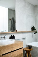 https://images.listonce.com.au/custom/160x/listings/1-tudor-st-richmond-vic-3121/461/01717461_img_18.jpg?FLCwTnANBvY