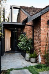 https://images.listonce.com.au/custom/160x/listings/1-tudor-st-richmond-vic-3121/461/01717461_img_20.jpg?aziRkgOC6jM