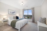 https://images.listonce.com.au/custom/160x/listings/1-tulloch-grove-glen-waverley-vic-3150/651/01727651_img_15.jpg?SAqKZRG_LzI