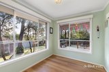 https://images.listonce.com.au/custom/160x/listings/1-view-hill-crescent-eltham-vic-3095/703/01739703_img_05.jpg?oZ3KLtklabU