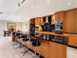 https://images.listonce.com.au/custom/160x/listings/1-view-point-road-balwyn-north-vic-3104/771/01683771_img_05.jpg?XGMJBTrHXQY