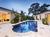 https://images.listonce.com.au/custom/160x/listings/1-view-point-road-balwyn-north-vic-3104/771/01683771_img_08.jpg?tDPu4oWsKr4