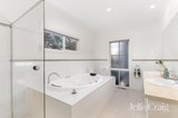 https://images.listonce.com.au/custom/160x/listings/1-wallaby-court-plenty-vic-3090/080/01825080_img_10.jpg?I3TNd2Xe-vU