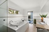 https://images.listonce.com.au/custom/160x/listings/1-wallaby-court-plenty-vic-3090/775/01979775_img_15.jpg?POIyahhenjA