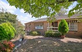 https://images.listonce.com.au/custom/160x/listings/1-wongala-way-mooroolbark-vic-3138/140/01638140_img_01.jpg?SefTMTaoNC8