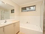 https://images.listonce.com.au/custom/160x/listings/1-yarang-court-heathmont-vic-3135/377/00620377_img_07.jpg?UznWRcwFBsI