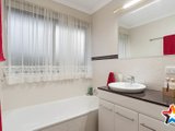 https://images.listonce.com.au/custom/160x/listings/10-aminga-court-croydon-vic-3136/826/01524826_img_15.jpg?0KWJ3jZRwCs