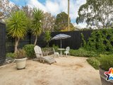 https://images.listonce.com.au/custom/160x/listings/10-anzac-avenue-yarra-glen-vic-3775/855/01524855_img_18.jpg?BZZFtFX55lM