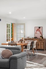 https://images.listonce.com.au/custom/160x/listings/10-berrywood-walk-warranwood-vic-3134/684/01933684_img_06.jpg?aor1oSkSJXY