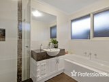 https://images.listonce.com.au/custom/160x/listings/10-biak-place-croydon-north-vic-3136/652/01525652_img_16.jpg?BWa71mXkG9o