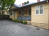 https://images.listonce.com.au/custom/160x/listings/10-boronia-street-canterbury-vic-3126/515/01509515_img_11.jpg?zzX_QfthcI8