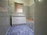 https://images.listonce.com.au/custom/160x/listings/10-charlotte-road-blackburn-south-vic-3130/424/01525424_img_08.jpg?VhleusiZ8SY