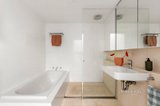 https://images.listonce.com.au/custom/160x/listings/10-clyde-street-st-kilda-vic-3182/125/01708125_img_09.jpg?yBsY7OisMiU