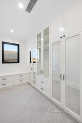 https://images.listonce.com.au/custom/160x/listings/10-crown-street-glen-waverley-vic-3150/379/01735379_img_17.jpg?TdQYgwpF4Lw